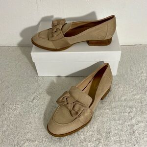 Bandolino Tan Loafers with Bow Detail